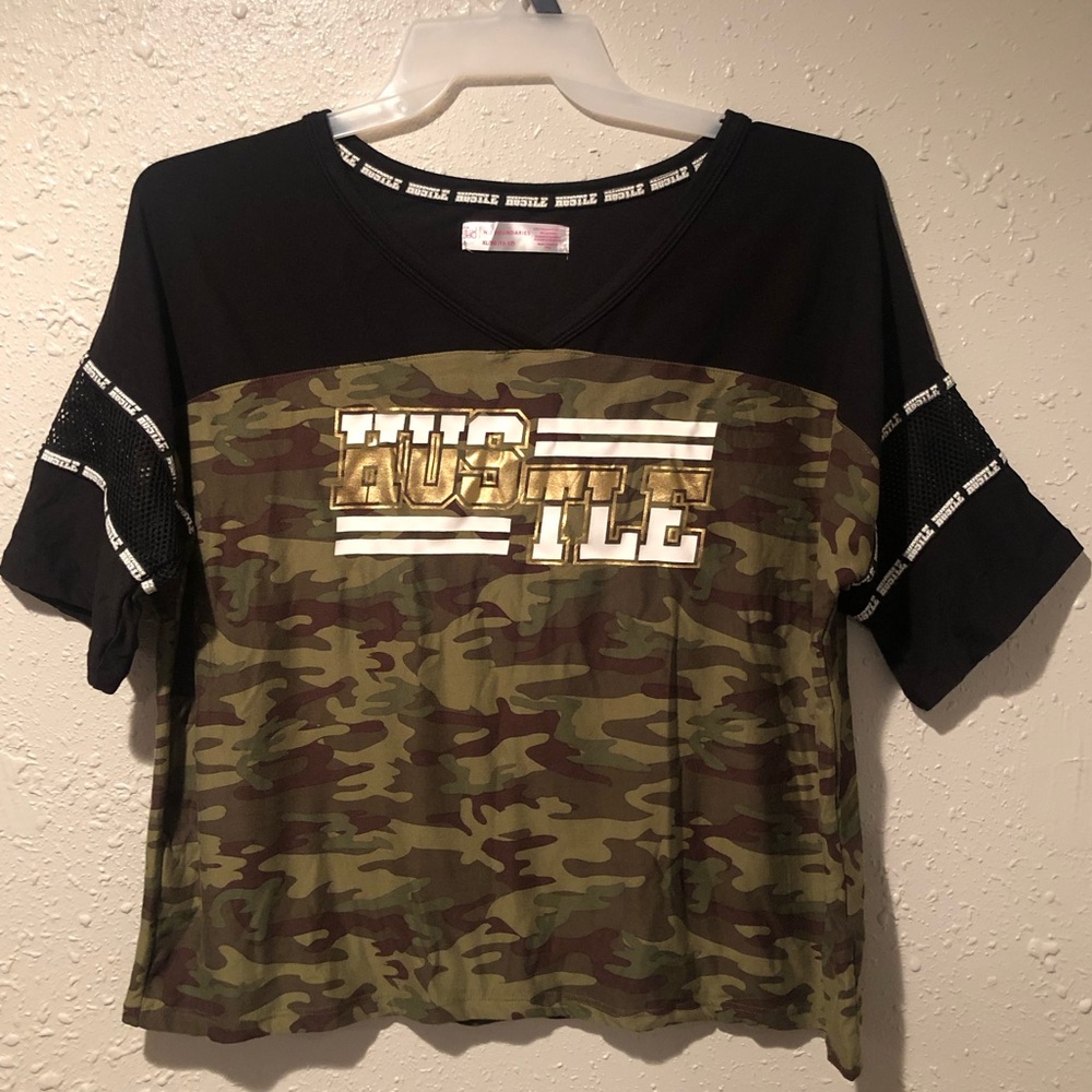 No Boundaries XL Hustle camo tee